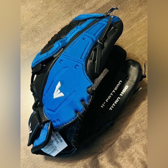 NWT EASTON YOUTH 11” PATTERN BASEBALL GLOVE - Picture 1 of 5